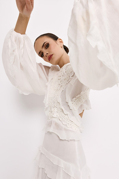 BLOUSE WITH EMBROIDERY AND OPEN BACK
