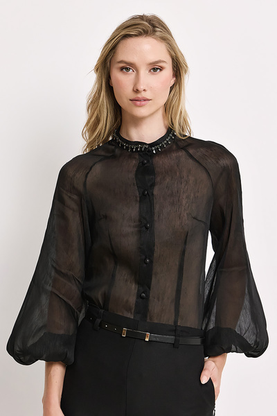 SHIRT WITH EMBROIDERED DETAILS ON THE NECKLINE