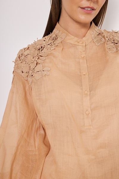 SHIRT IN A LOOSE FIT WITH EMBROIDERY