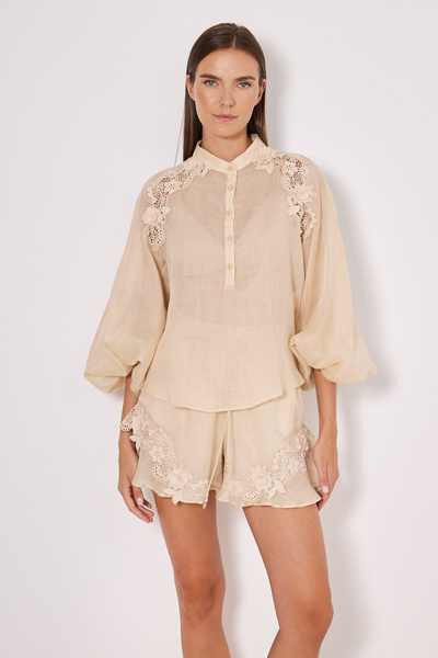 SHIRT IN A LOOSE FIT WITH EMBROIDERY
