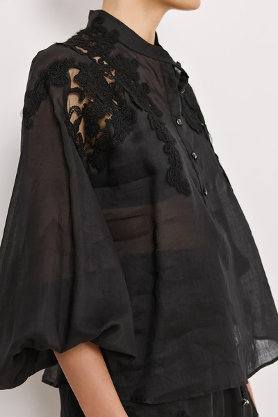 SHIRT IN A LOOSE FIT WITH EMBROIDERY