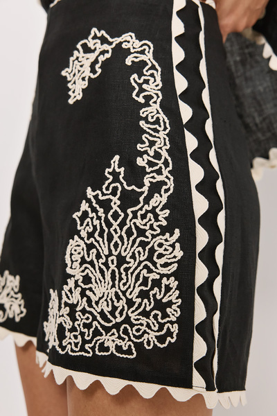 SHORTS WITH EMBROIDERY DETAILS