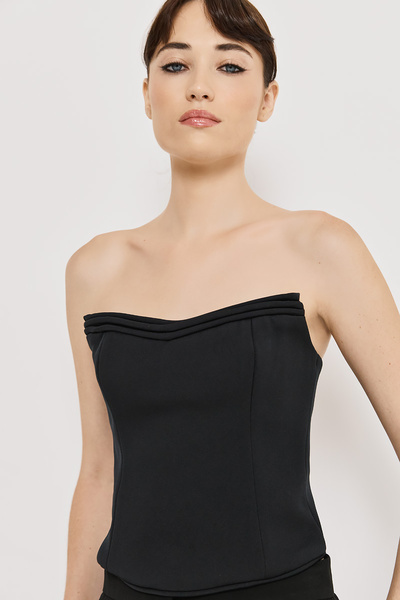 ΜΠΟΥΣΤΟ ΜΕ ΛΕΠΤΟΜΕΡΕΙΑ ΣΤΟ ΠΑΝΩ ΜΕΡΟΣ