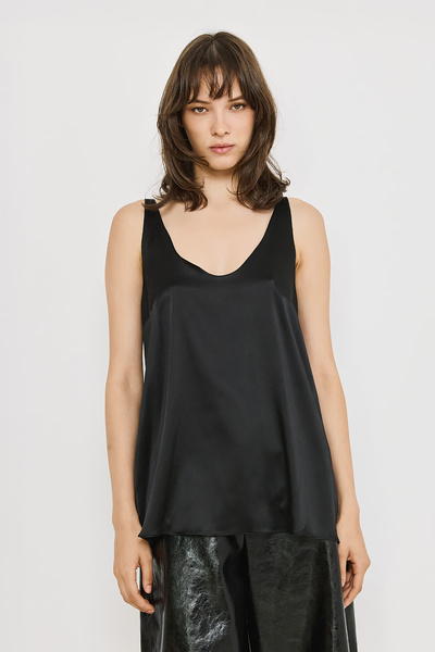 SILK BLOUSE WITH NECKLINE