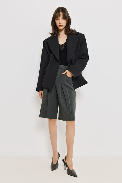 PLEATED BERMUDA SHORTS