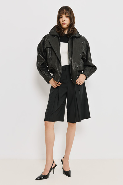 PLEATED BERMUDA SHORTS