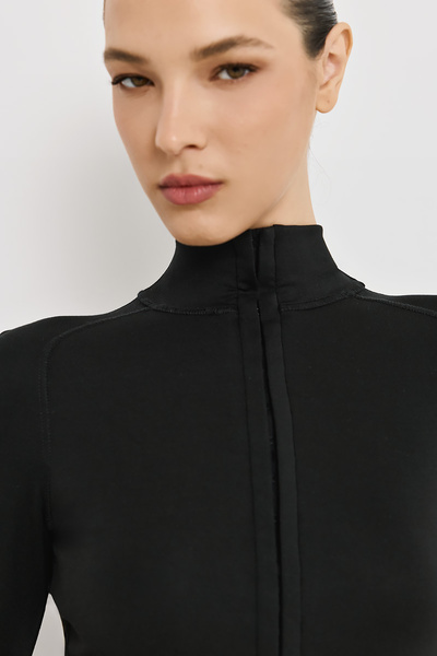 T-SHIRT WITH ZIPPER