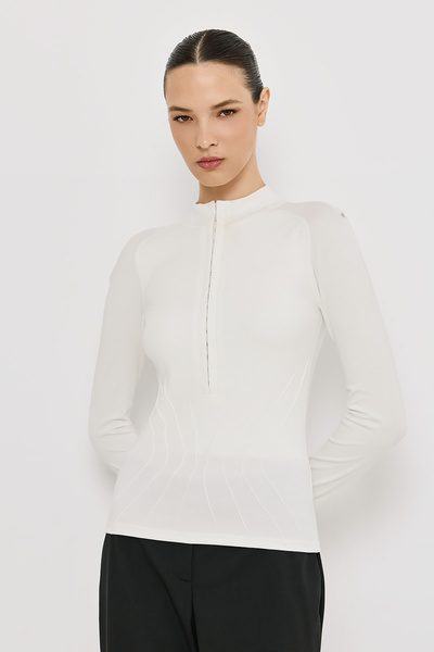 T-SHIRT WITH ZIPPER