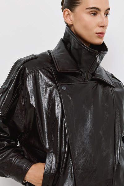 ΔΕΡΜΑΤΙΝΟ ΤΖΑΚΕΤ ΜΕ ΕΠΩΜΙΔΕΣ ΚΑΙ ΛΑΣΤΙΧΟ